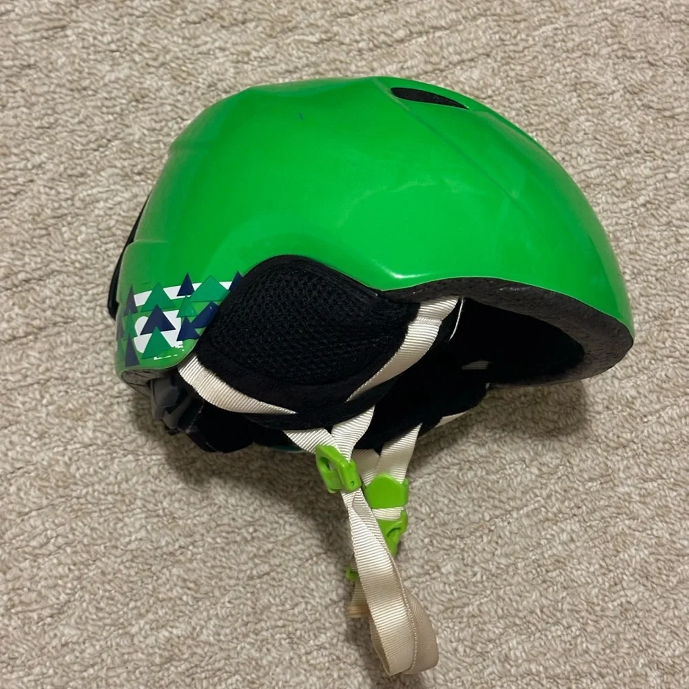 Giro Kids Helmet in Bright Green - Picture 3 of 6